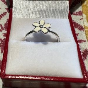 Darling Daisy Pandora ring with white enamel size 60